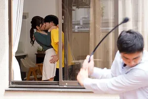 Buồn gã chồng chỉ lo công việc, người vợ địt nhau với đồng nghiệp trẻ