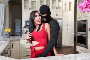 Con gái mang thai, má giúp giải quyết ham muốn tình dục của con rể