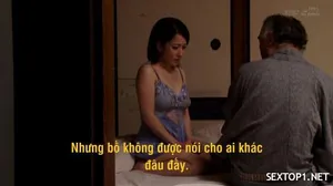 Cậu học trò thi có kết quả tốt được cô gia sư thưởng nóng