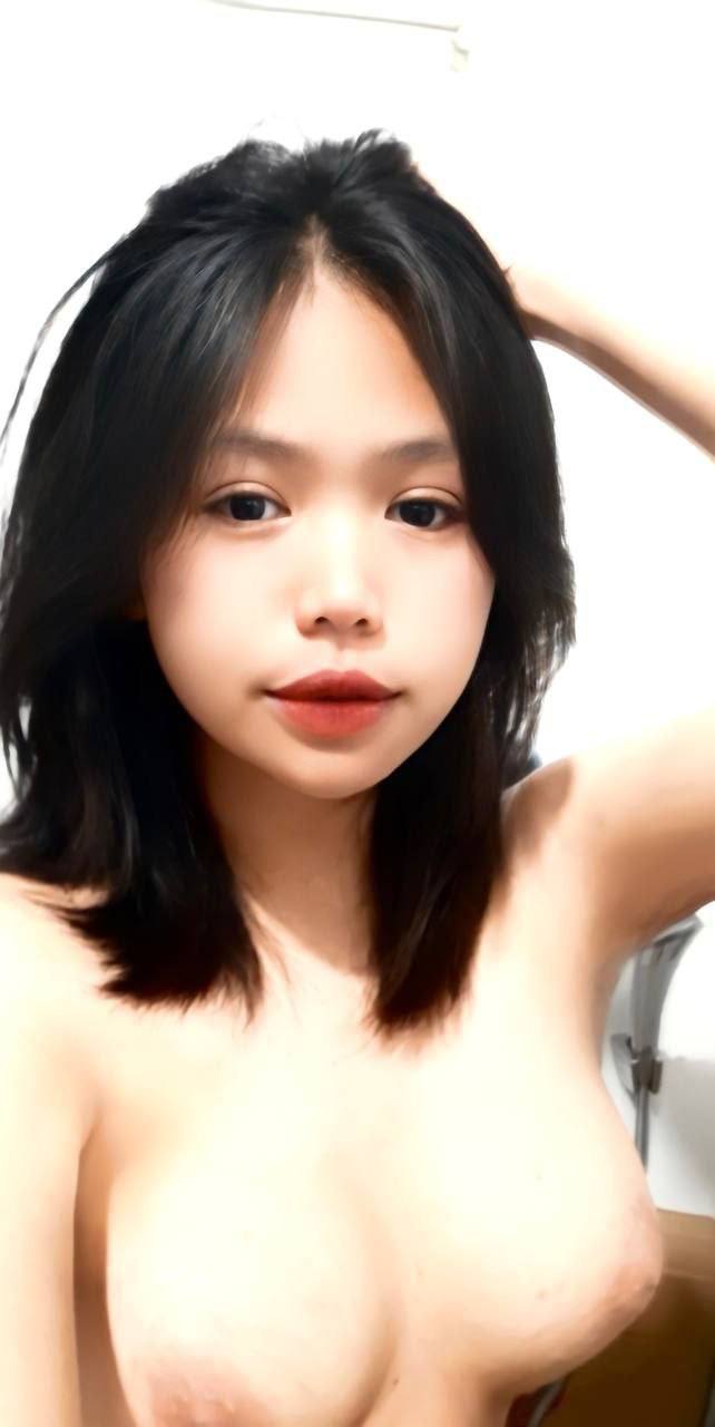 Nừa đêm lén bú lồn chị gái mông to nhiều nước